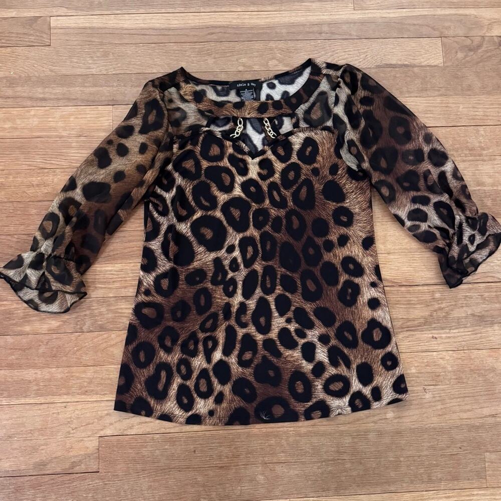 Adele & May Women's Leopard Print Cutout Top - Small
b74
